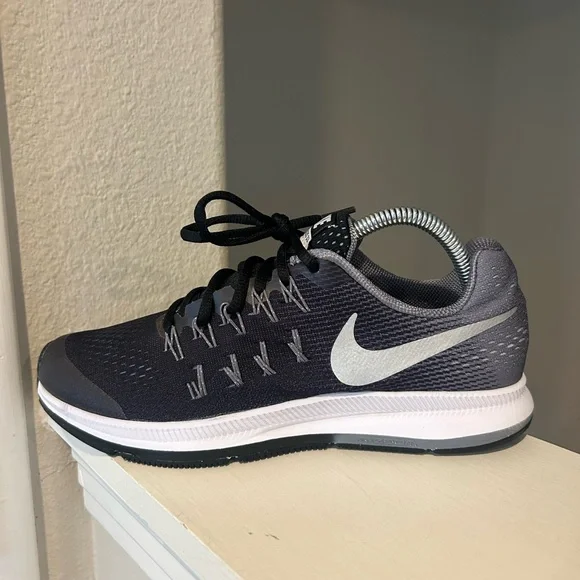 Nike Air Zoom Pegasus 33 Running Shoes Sz 7Y/8.5 Women’s Black/Grey834316-001 - Picture 4 of 9